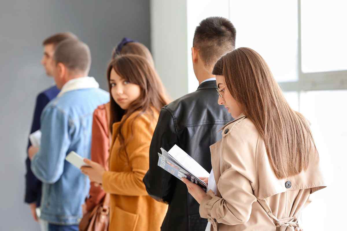 stare in fila fa bene