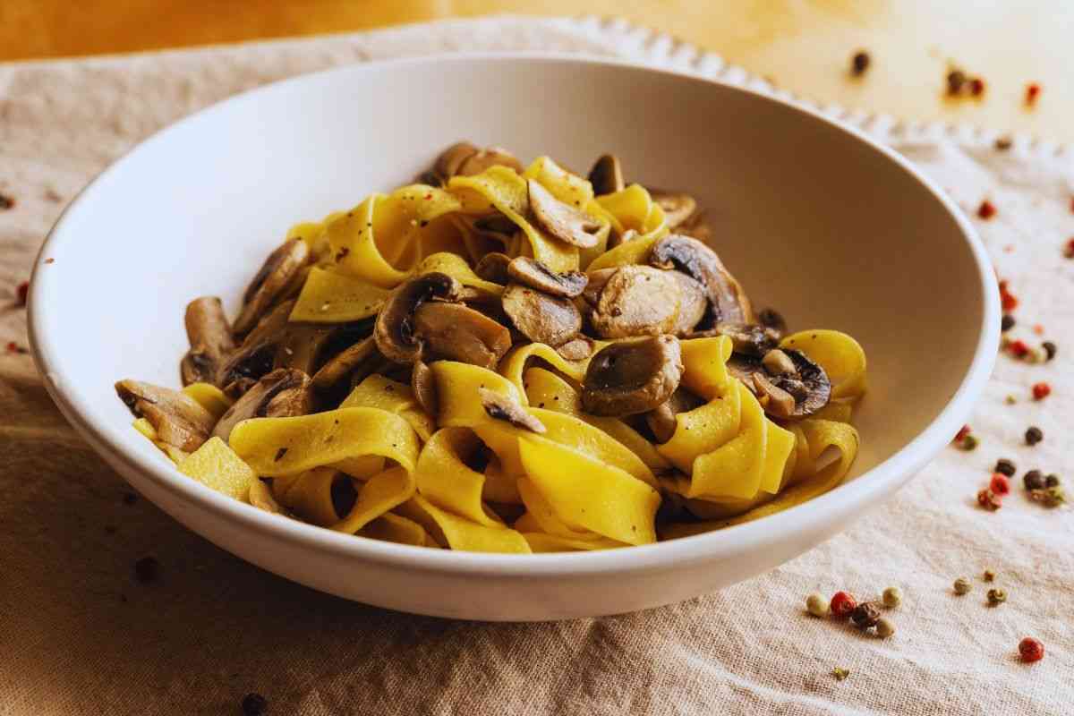 come fare le tagliatelle ai funghi