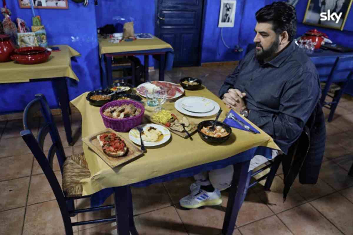 Antonino Cannavacciuolo, chef originario di Vico Equense e insignito di tre stelle Michelin nel 2022, è il volto più riconosciuto di Cucine da incubo